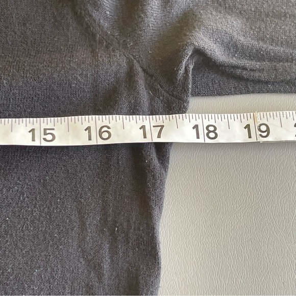 Victoria’s Secret Black & Cream Cardigan Sweater – Size Small - Picture 8 of 9